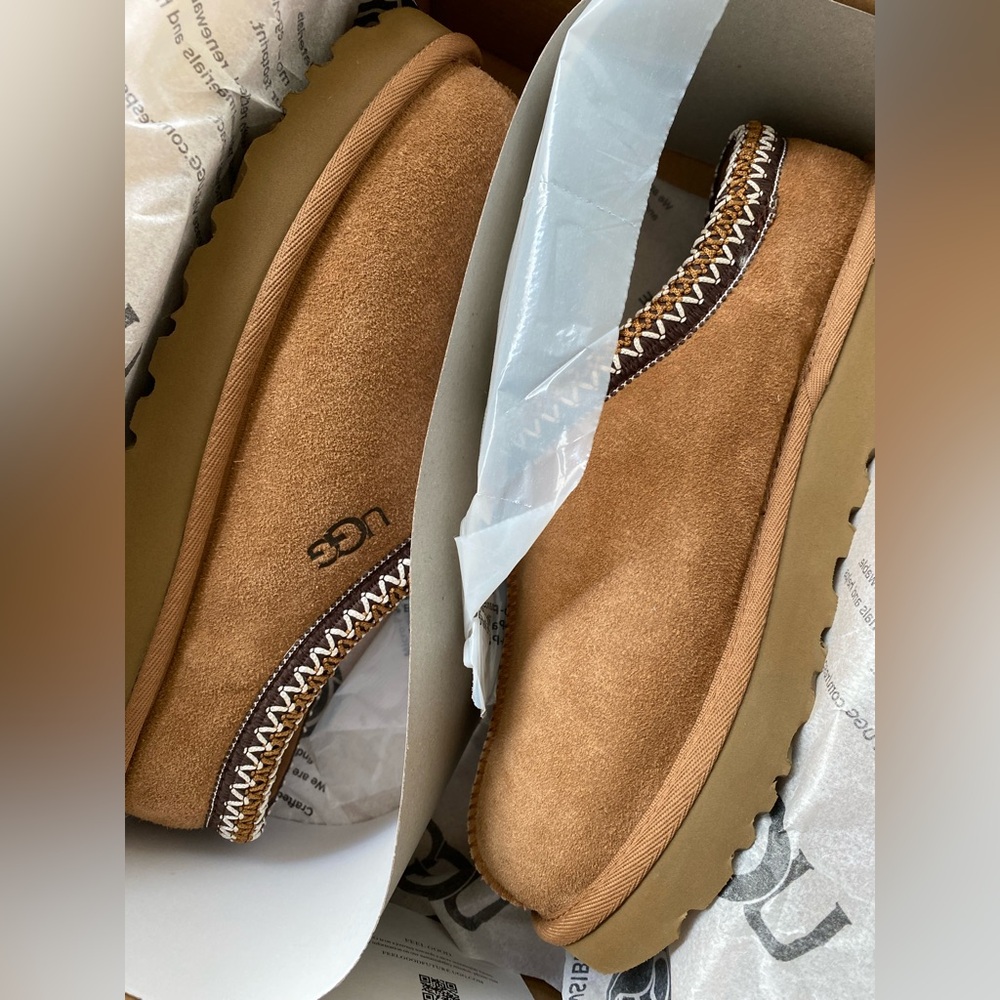 Ugg Tasman Women’s Size 9